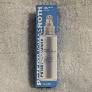 Peter Thomas Roth Clinical Skin Care Gel in Blue and White